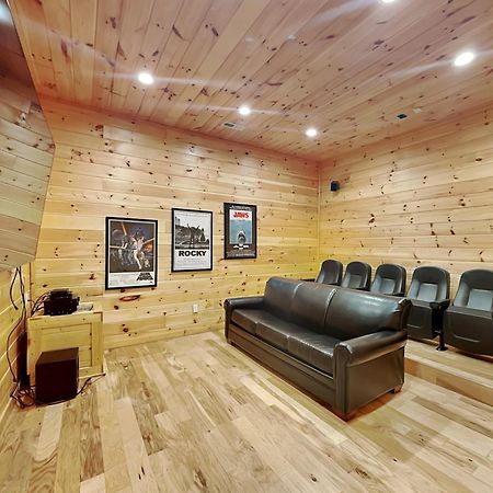 Gatlinburg Escape, 5 Bedrooms, Hot Tub, Arcade, Game Room, Sleeps 16 Exterior foto