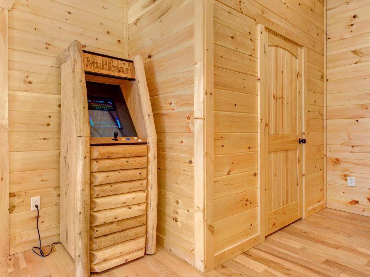 Gatlinburg Escape, 5 Bedrooms, Hot Tub, Arcade, Game Room, Sleeps 16 Exterior foto