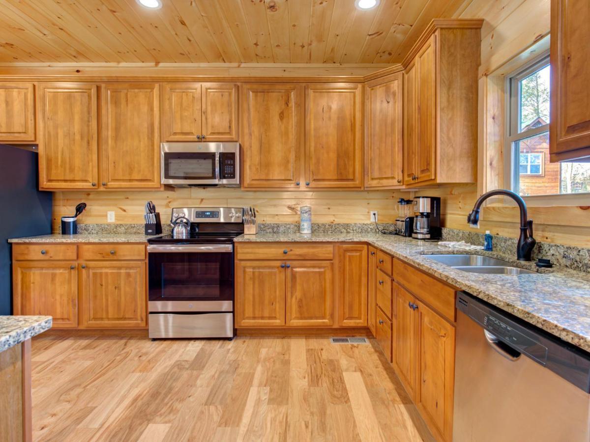 Gatlinburg Escape, 5 Bedrooms, Hot Tub, Arcade, Game Room, Sleeps 16 Exterior foto